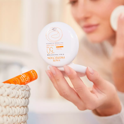 AVENE Compacto SPF50+ Color Dorado